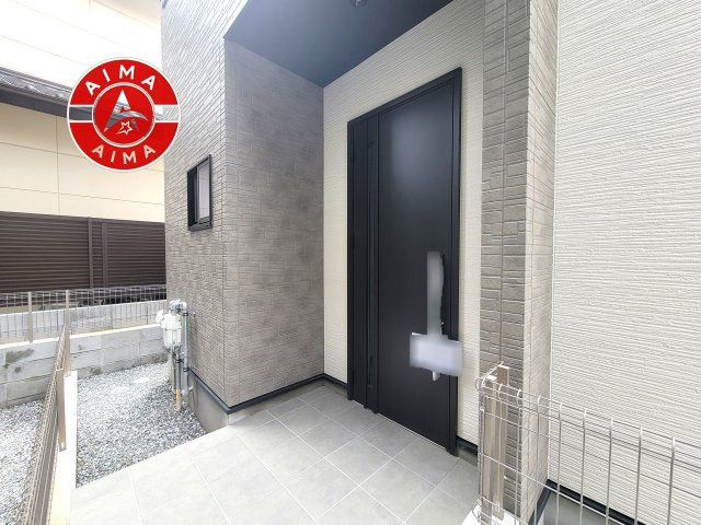 那珂川市今光8丁目第3-2棟（2号棟）の玄関|おでかけの時も帰った時も、「我が家」を最初に感じでもらえる素敵な空間に。