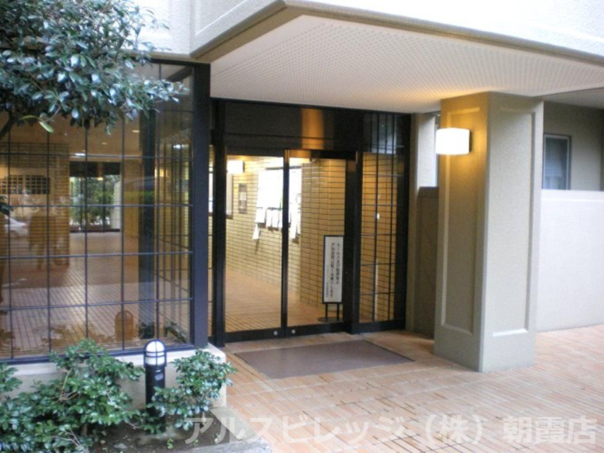シーアイハイツ和光E棟のエントランス