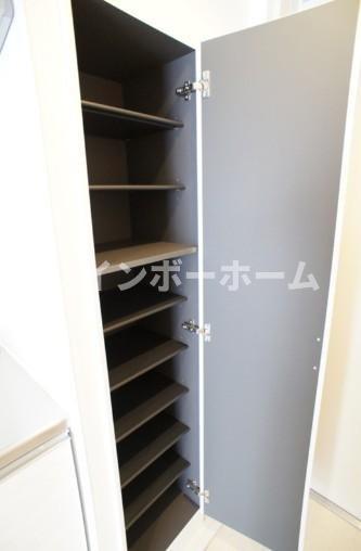 リブリ・SUZUYASUの玄関