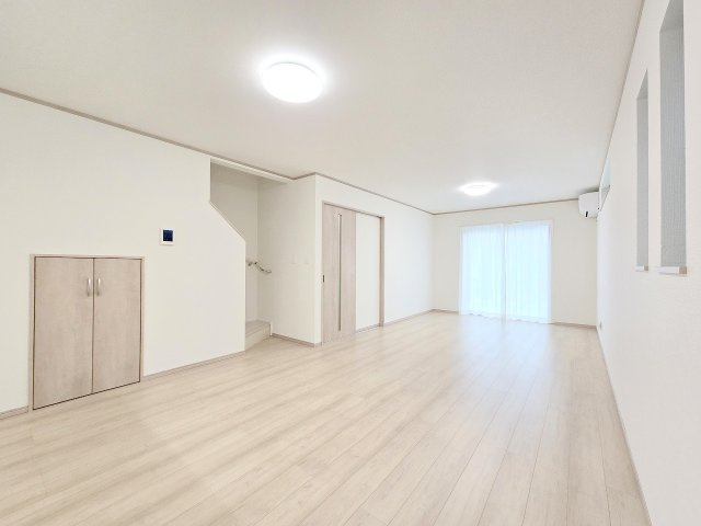 青梅市新町１丁目　全４棟の居間・リビング