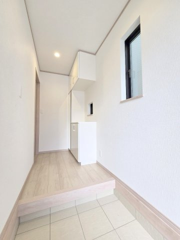 青梅市新町１丁目　全４棟の玄関