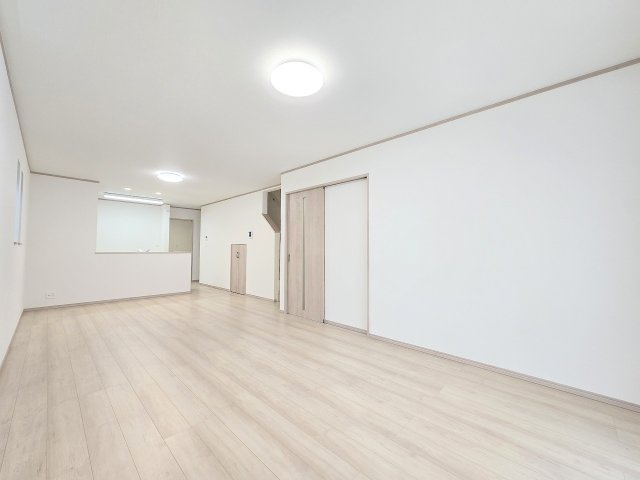 青梅市新町１丁目　全４棟の居間・リビング