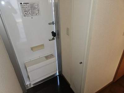 【玄関】 | レオパレスエスポワール佐古 | 備品や設備仕様は号室により異なります。現地をご確認下さい。