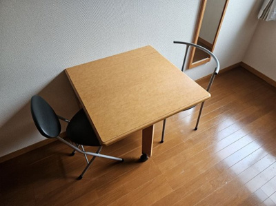 【その他】 | レオパレスエスポワール佐古 | 机・椅子