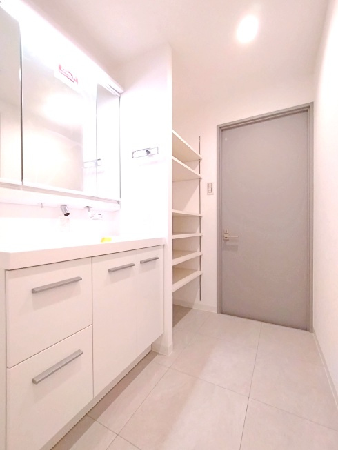 東三田ハウスの独立洗面台