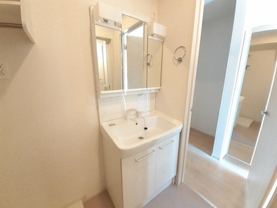 【洗面所】 | シャルマン・ドミール | 明るい洗面所です