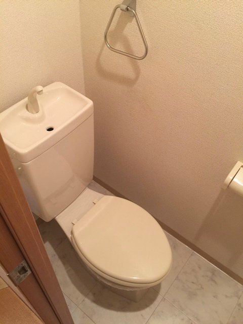 岸和田市土生町の賃貸マンションのトイレ|コンパクトで使いやすいトイレです