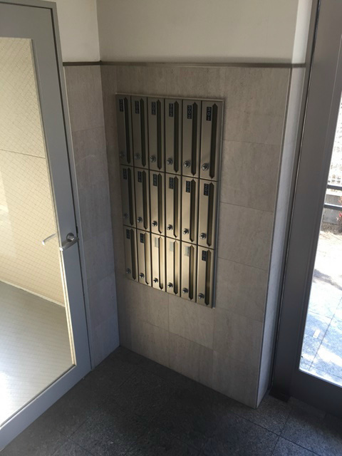 岸和田市土生町の賃貸マンションのエントランス|ゆとりのあるエントランスです