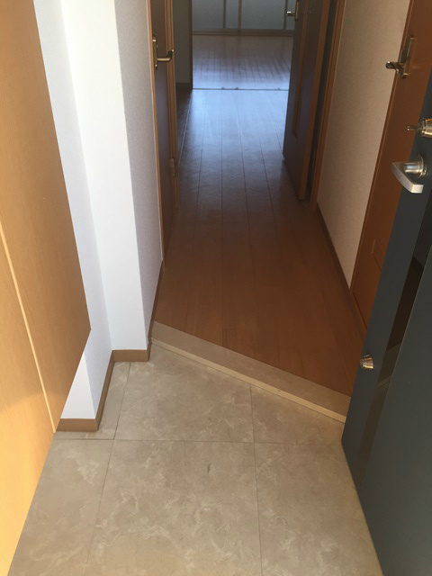 岸和田市土生町の賃貸マンションの玄関|ゆったりとした玄関です