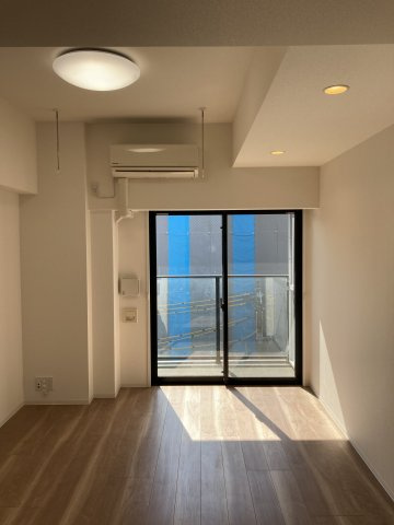 ＺＯＯＭ横濱ＥＡＳＴの居間・リビング