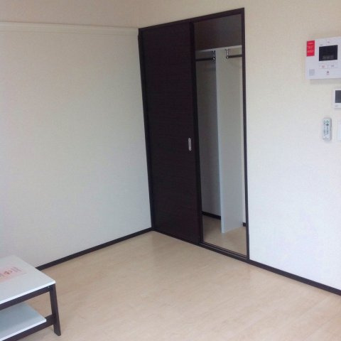 クレイノＫＯＭＯＨＡＮＡの居間・リビング|同タイプ別物件のため、実際とは異なります。