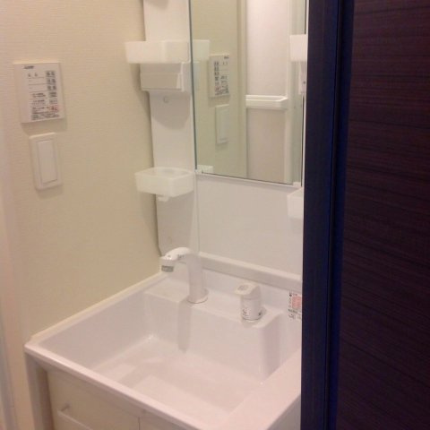 クレイノＫＯＭＯＨＡＮＡの内装|独立洗面台