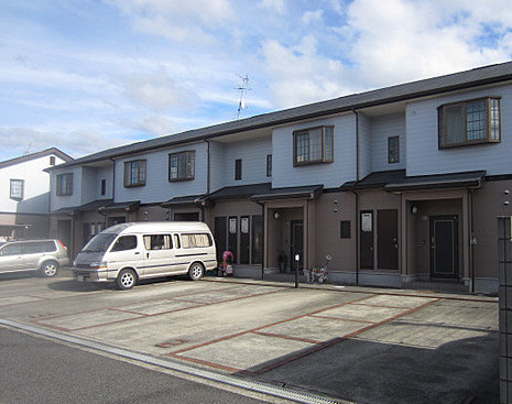 ガーデンハウスC棟の駐車場|カースペースがあります