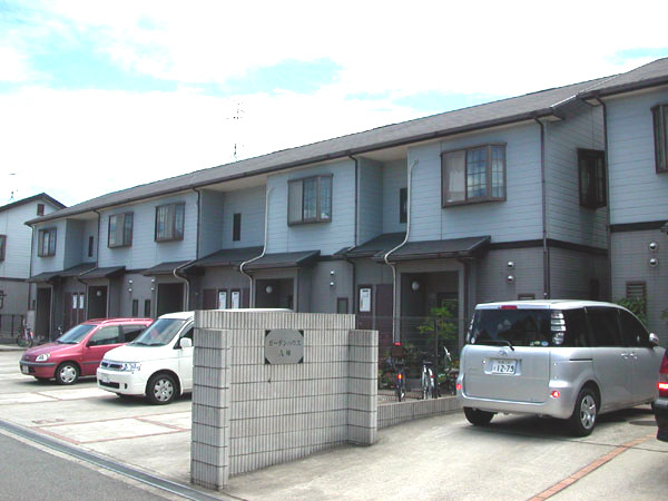 ガーデンハウスC棟の外観|落ち着いた雰囲気の外観です