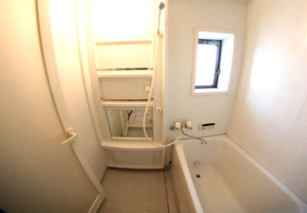 ガーデンハウスC棟の浴室|お風呂で日々の疲れを落としましょう