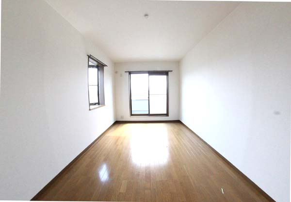 ガーデンハウスC棟の内装|明るい色調の室内です