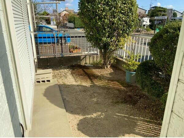 木賀本郷町東１２６－５貸家の庭