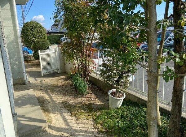木賀本郷町東１２６－５貸家の庭