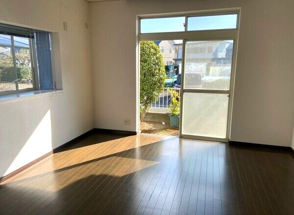 木賀本郷町東１２６－５貸家の居間・リビング