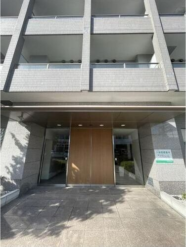 ロイヤル御幣島のエントランス