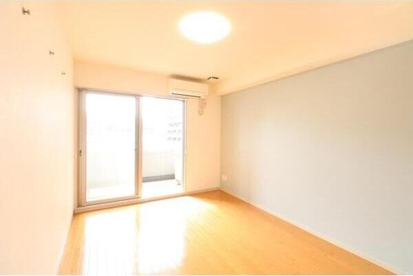 ロイヤル御幣島の洋室