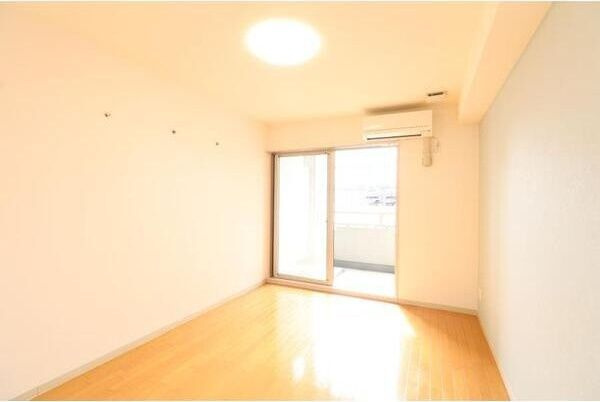 ロイヤル御幣島の洋室