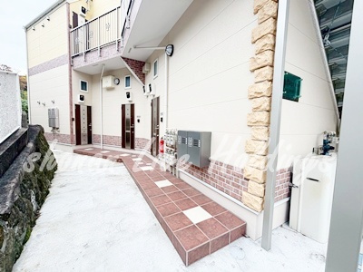 ユナイト汐入ページ・ワンのエントランス|お洒落なエントランス