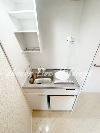 ユナイト汐入ページ・ワンのキッチン|ミニ冷蔵庫付き