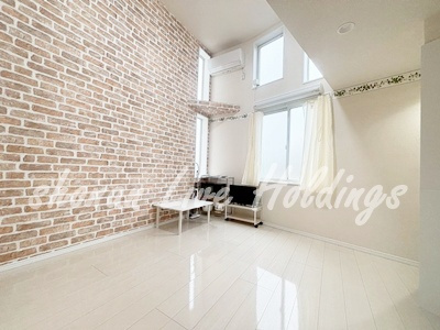 ユナイト汐入ページ・ワンの居間・リビング|広々8.2帖♪南西向きの明るい室内♪