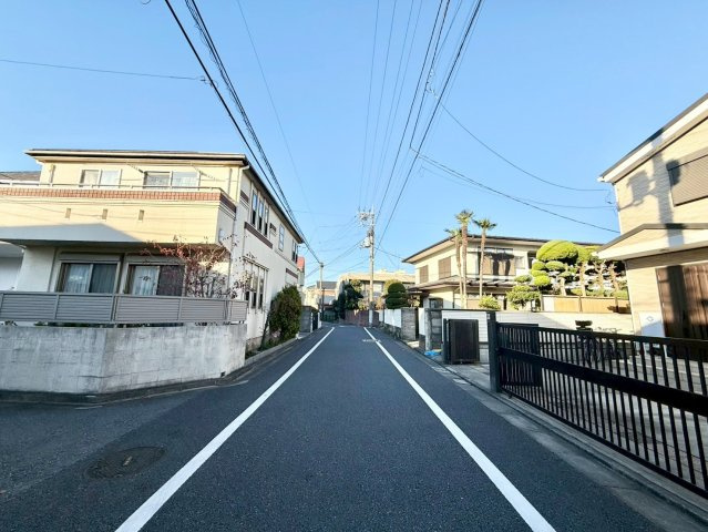 杉並区桃井1丁目　中古戸建の前面道路含む現地写真|2025.12.05撮影

現地ご見学希望・資料請求などお気軽にお問い合わせ下さい！
03-5990-5201