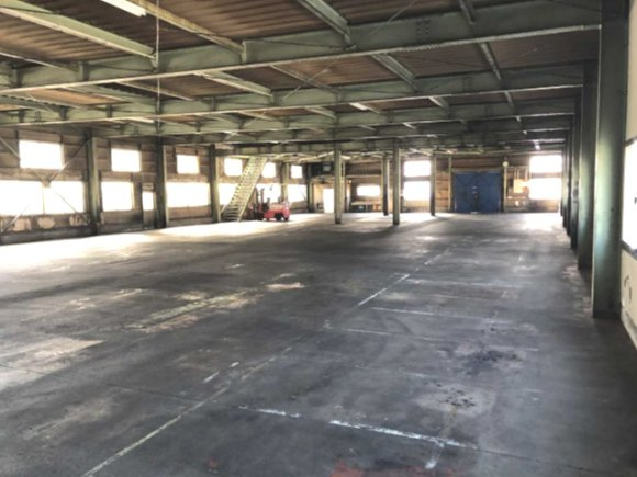 小垣江町池上貸工場の内装