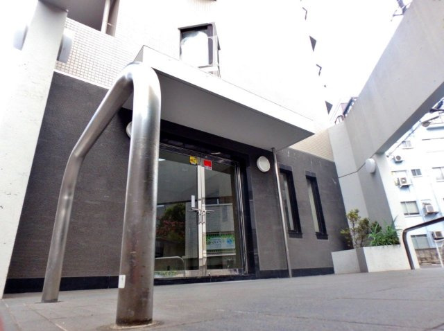 ハイネスプラザ新宿5のエントランス