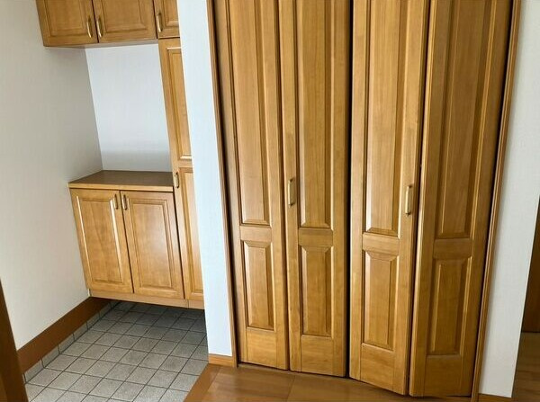 古知野町久保見６６貸家の玄関