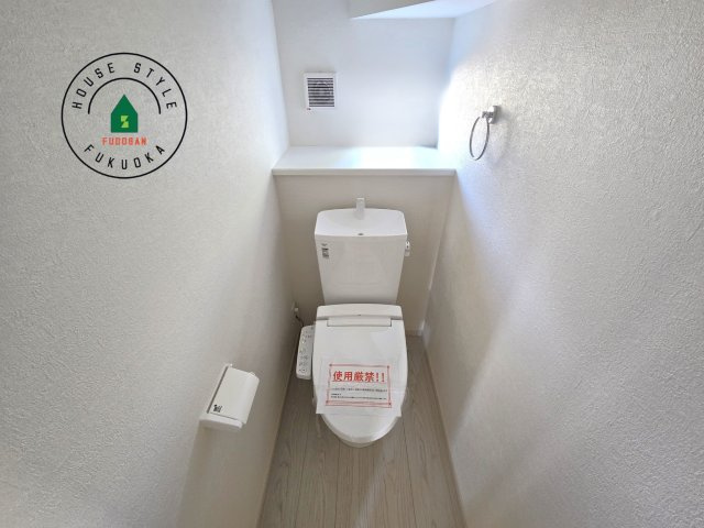 糸島市前原南2丁目第1-1棟(1号棟)　の内観：施工例|温水洗浄便座を完備しております。2ヶ所にトイレがあるのは朝の慌ただしい時間も安心です。