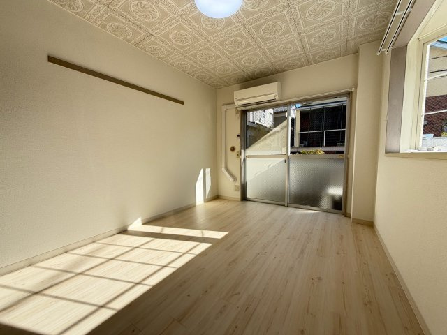 アレイ御幸の居間・リビング|こちらのリビングで趣味の時間をお楽しみください