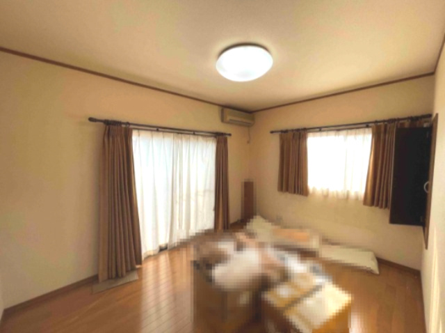 酒井根3丁目　中古の洋室