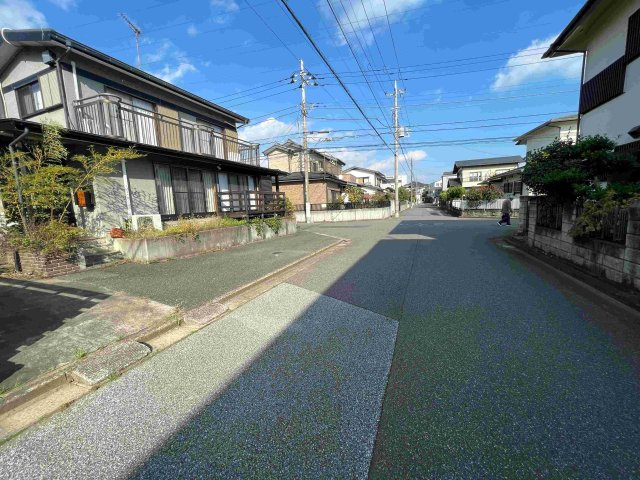 酒井根3丁目　中古の前面道路含む現地写真