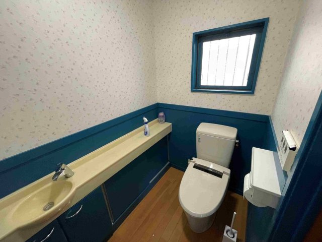 酒井根3丁目　中古のトイレ|店舗側トイレ