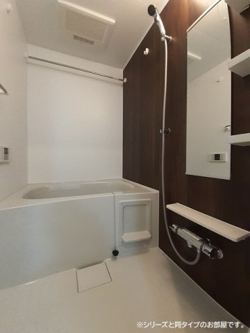 ネオ　ハキリの浴室