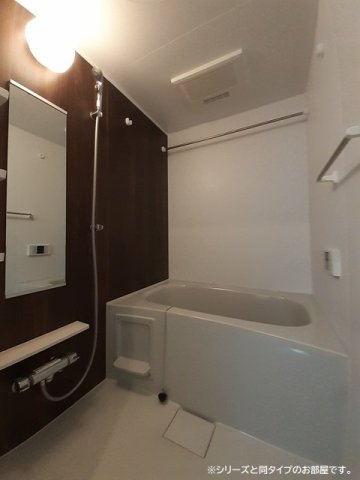 ネオ　ハキリの浴室