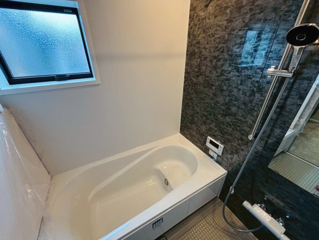 タマタウン　瑞穂市本田（本田小Ⅱ）　全3区画分譲の浴室|雨天時の洗濯物も安心な換気暖房乾燥機も完備。お子さまやお年寄りが入浴しやすい、あんしん設計です。