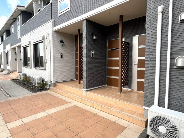 イースト　ワン　ピースのエントランス