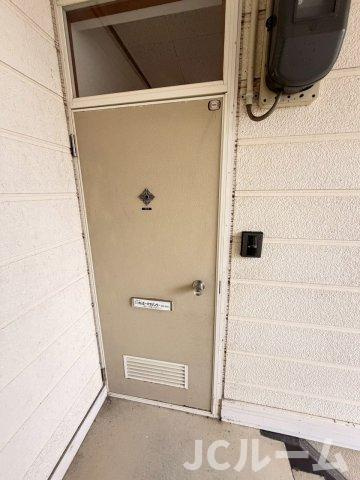 ハイツフルールの玄関