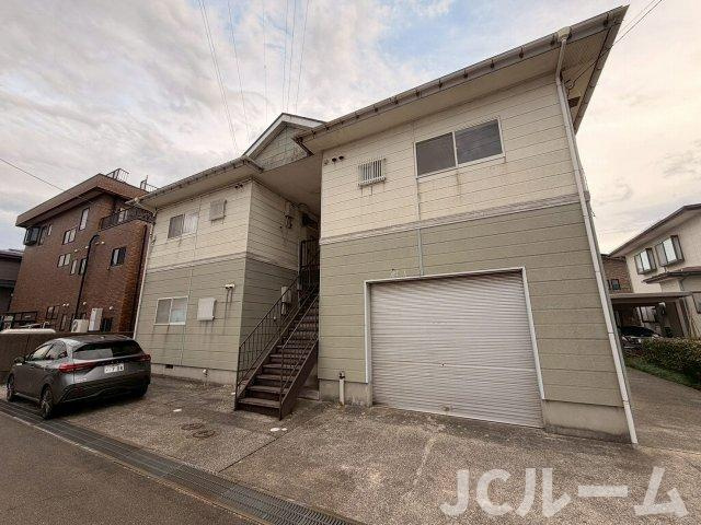 ハイツフルールの駐車場