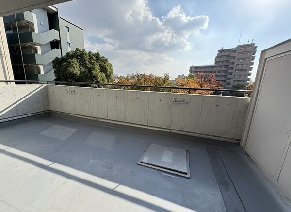 帝塚山グランアトリウムのバルコニー