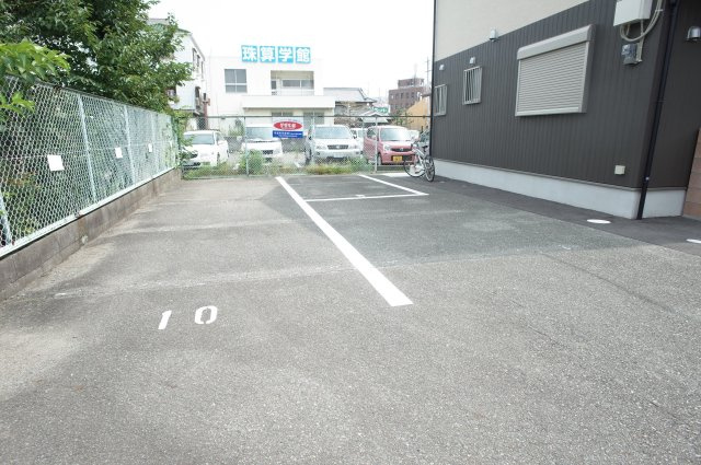 康照薗の駐車場
