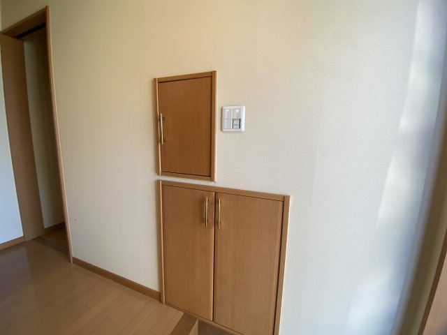 青空に映えるモダンブルーの邸宅【狭山市下奥富中古戸建2880万円】のその他