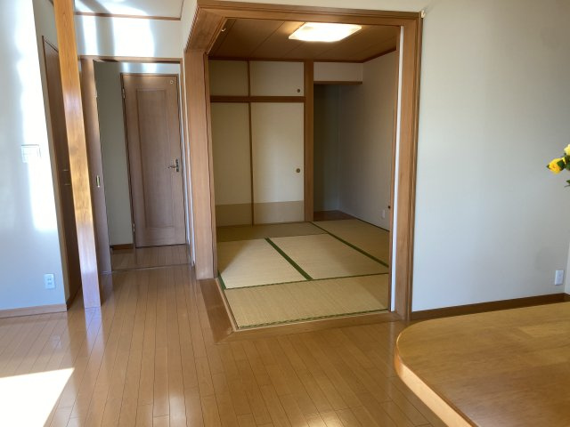青空に映えるモダンブルーの邸宅【狭山市下奥富中古戸建2880万円】のその他