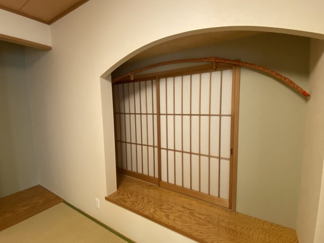 青空に映えるモダンブルーの邸宅【狭山市下奥富中古戸建2880万円】の和室