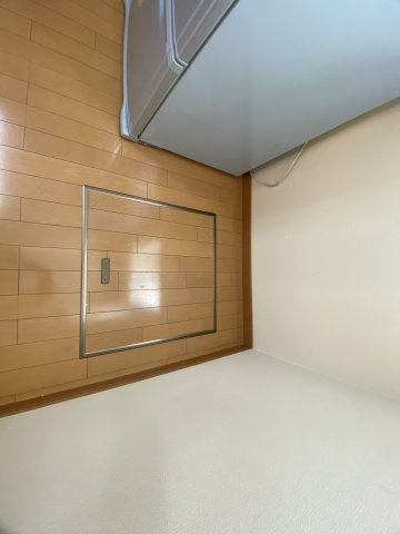 青空に映えるモダンブルーの邸宅【狭山市下奥富中古戸建2880万円】の洋室